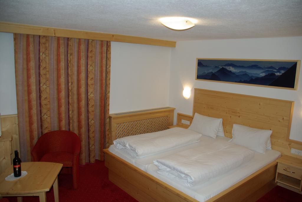 Alpenhof Pension-Garni ナウダース エクステリア 写真